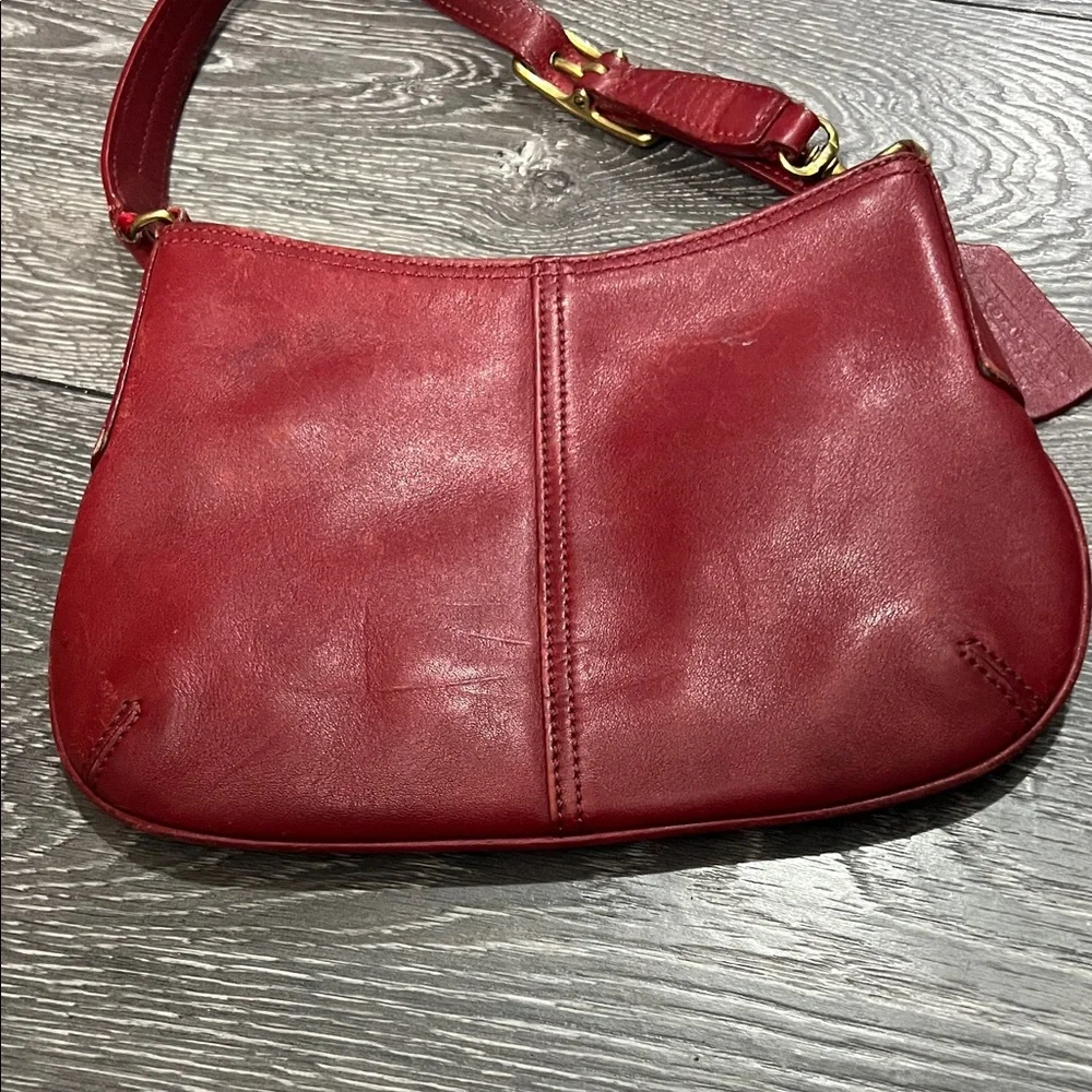 Chic Burgundy Leather Shoulder Bag - Picture 3 of 14